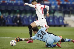 皇马中场核心莫德里奇告别在即：皇马未来阵容展望与转会传闻